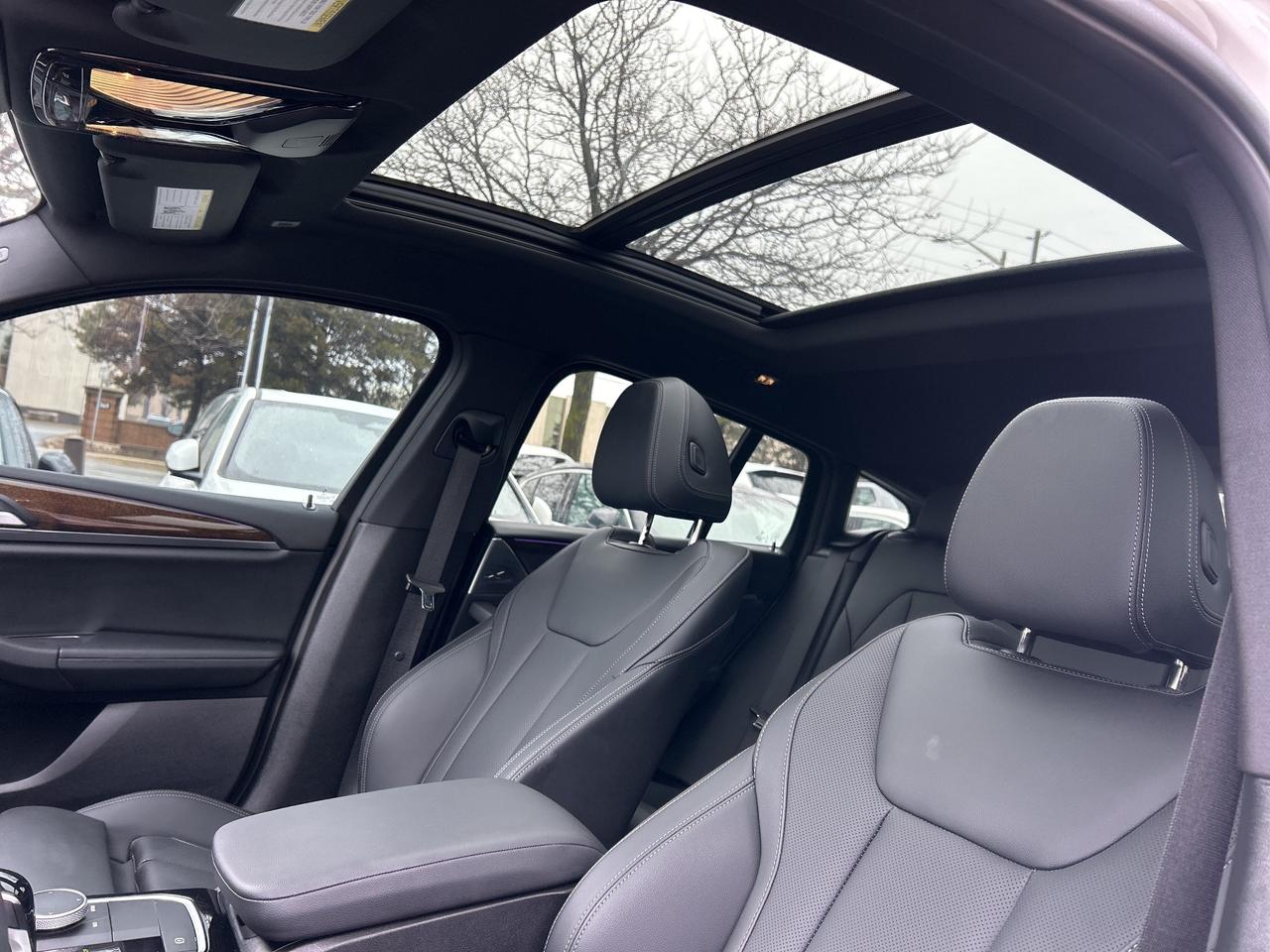 2025 BMW X4 HEADS UP DISPLAY, CARPLAY, PANOROOF,AMBIENT LIGHTS Photo