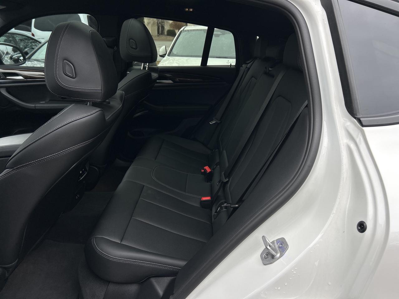 2025 BMW X4 HEADS UP DISPLAY, CARPLAY, PANOROOF,AMBIENT LIGHTS Photo