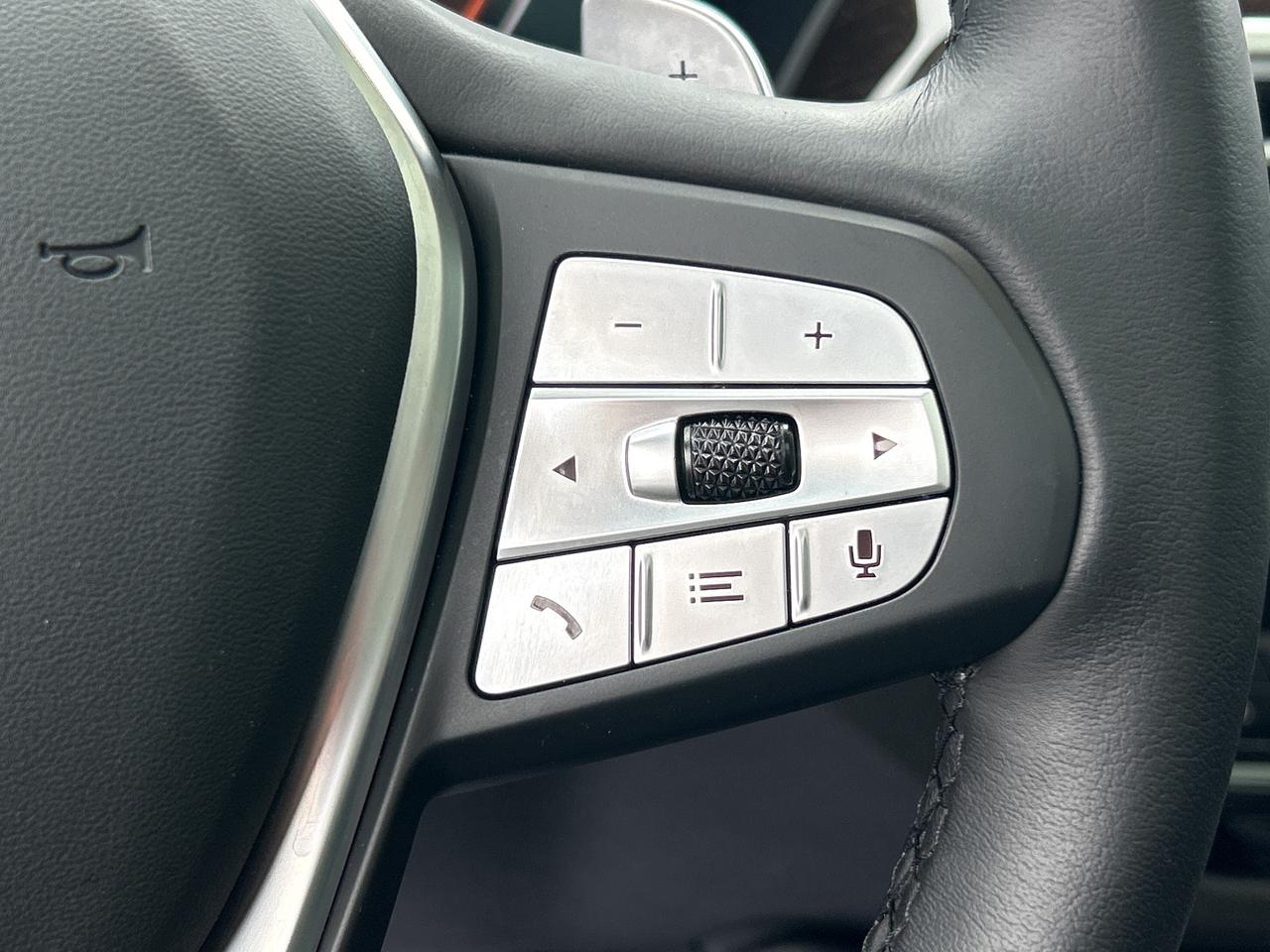 2025 BMW X4 HEADS UP DISPLAY, CARPLAY, PANOROOF,AMBIENT LIGHTS Photo