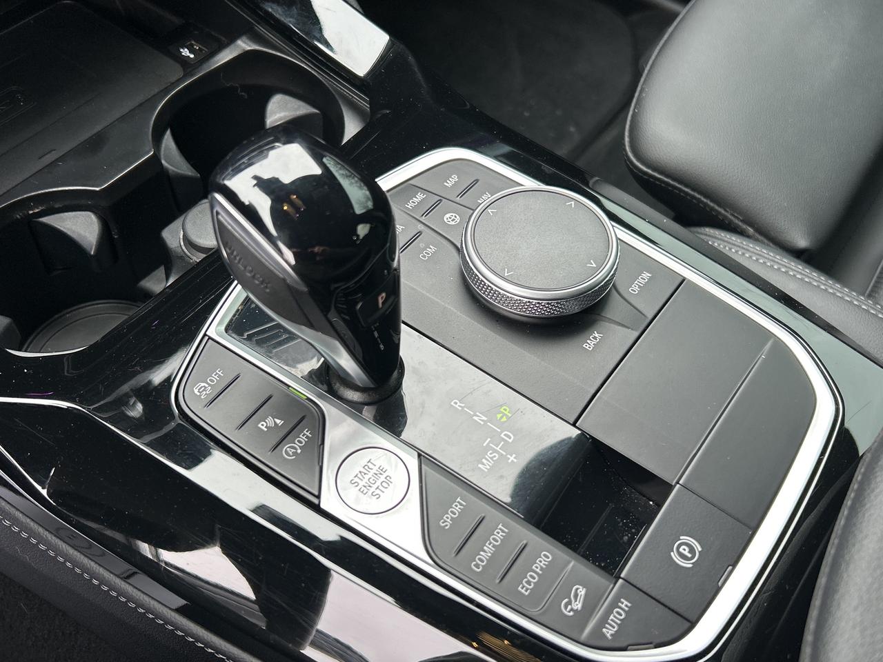 2025 BMW X4 HEADS UP DISPLAY, CARPLAY, PANOROOF,AMBIENT LIGHTS Photo