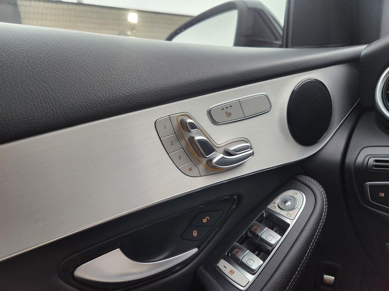 2022 Mercedes-Benz GLC GLC 300 4MATIC,PREMIUM PKG, NIGHT PKG,HEATED WHEEL Photo