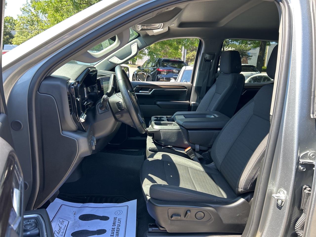 2025 Chevrolet Silverado 1500 5.3LV8, RUNNING BOARDS, SPRAY IN BEDLINER! CARPLAY Photo