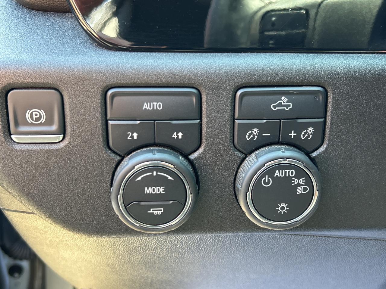 2025 Chevrolet Silverado 1500 5.3LV8, RUNNING BOARDS, SPRAY IN BEDLINER! CARPLAY Photo