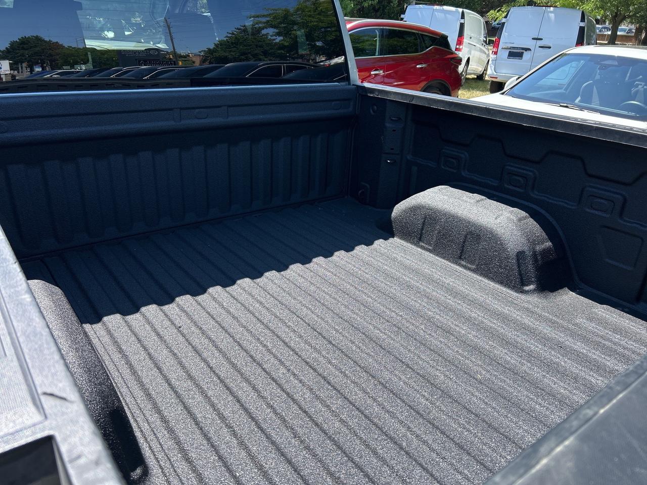 2025 Chevrolet Silverado 1500 5.3LV8, RUNNING BOARDS, SPRAY IN BEDLINER! CARPLAY Photo4