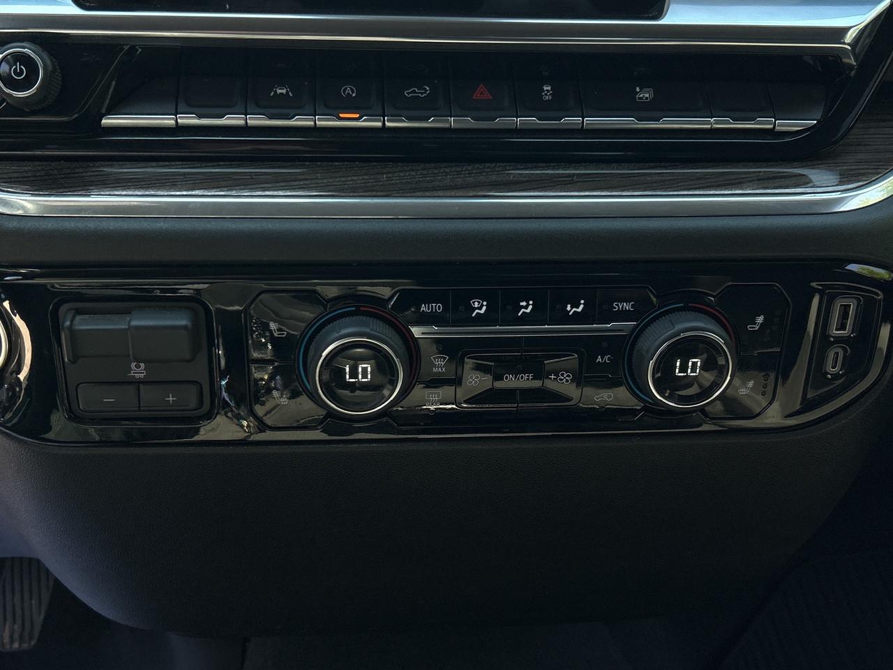 2025 Chevrolet Silverado 1500 5.3LV8, RUNNING BOARDS, SPRAY IN BEDLINER! CARPLAY Photo