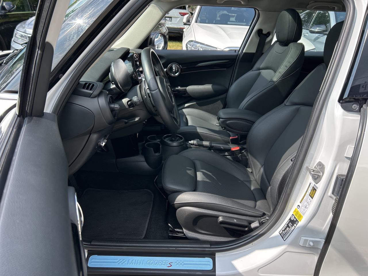 2024 MINI 5 Door S, PREMIER LINE 2.0, NAVI, PANOROOF, CARPLAY Photo