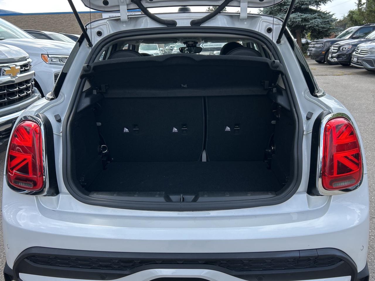 2024 MINI 5 Door S, PREMIER LINE 2.0, NAVI, PANOROOF, CARPLAY Photo