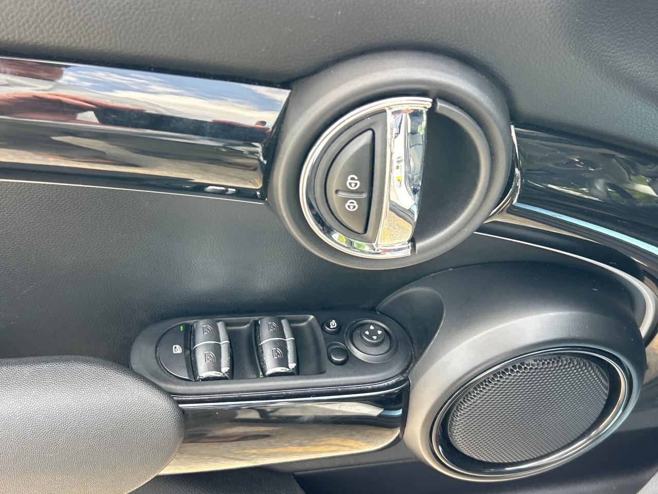 2024 MINI 5 Door S, PREMIER LINE 2.0, NAVI, PANOROOF, CARPLAY Photo