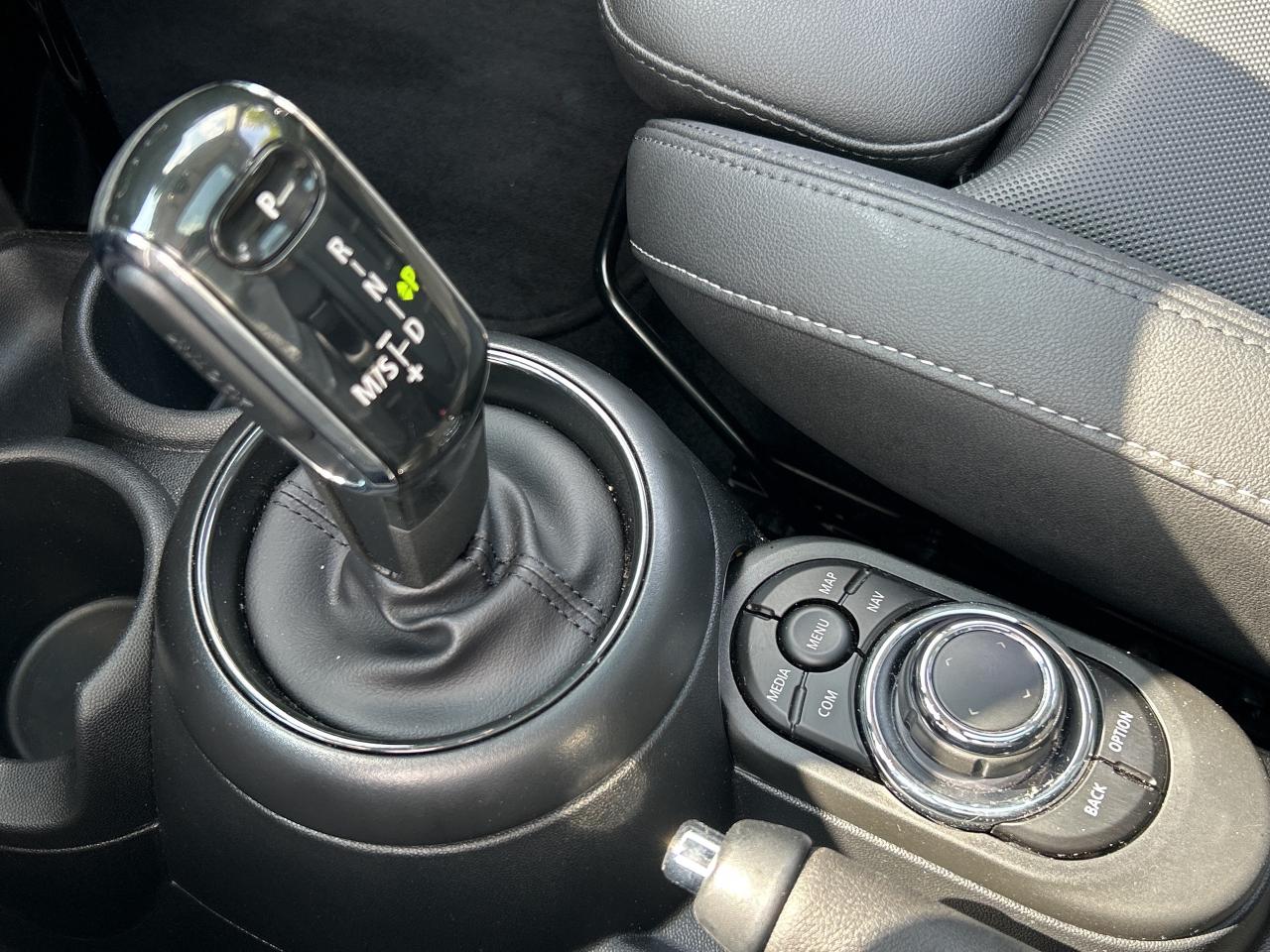 2024 MINI 5 Door S, PREMIER LINE 2.0, NAVI, PANOROOF, CARPLAY Photo