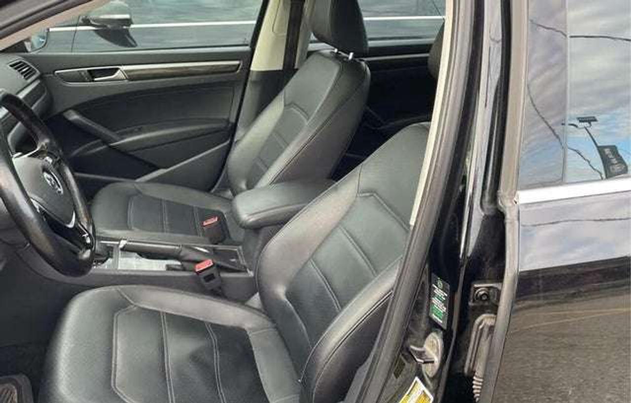 2016 Volkswagen Passat SE Photo