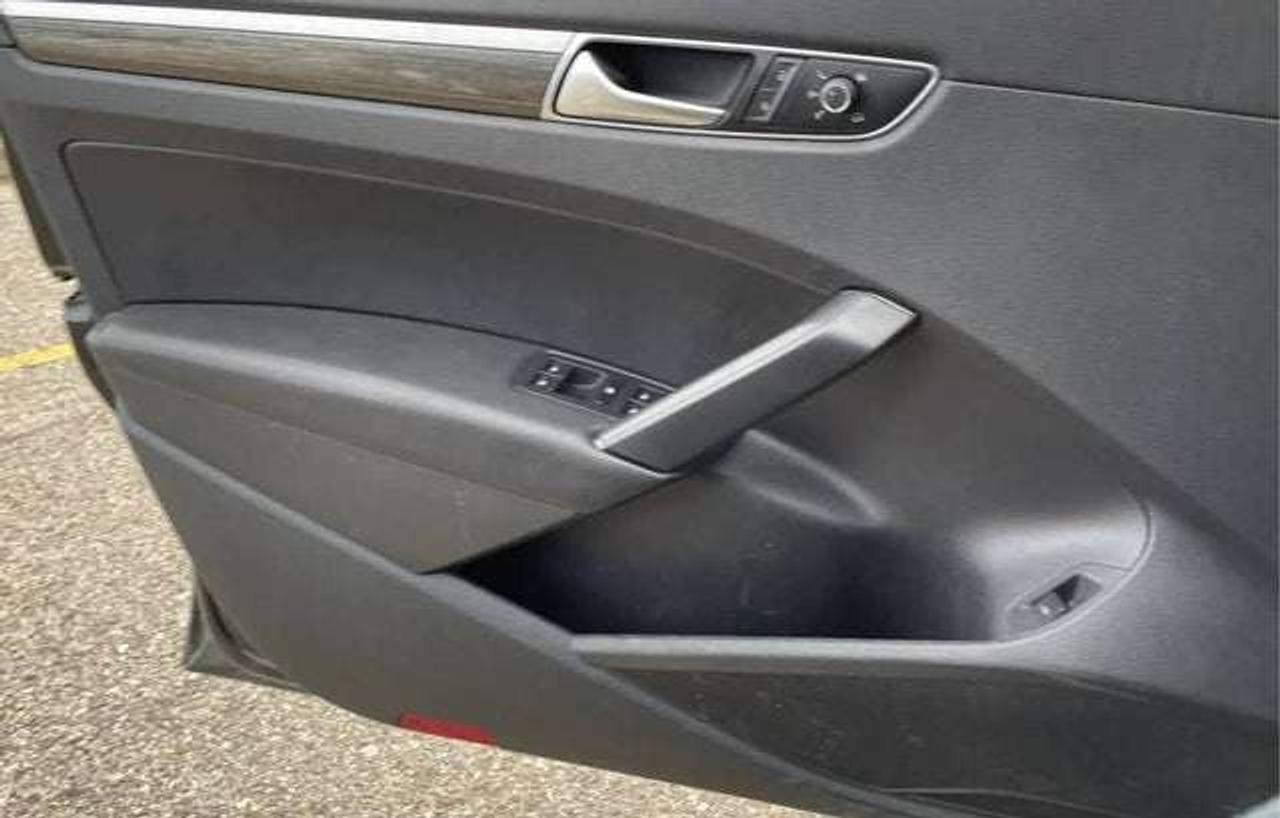 2016 Volkswagen Passat SE Photo