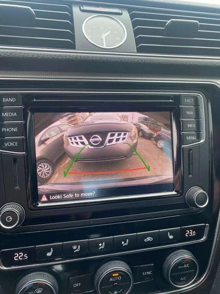 2016 Volkswagen Passat SE Photo