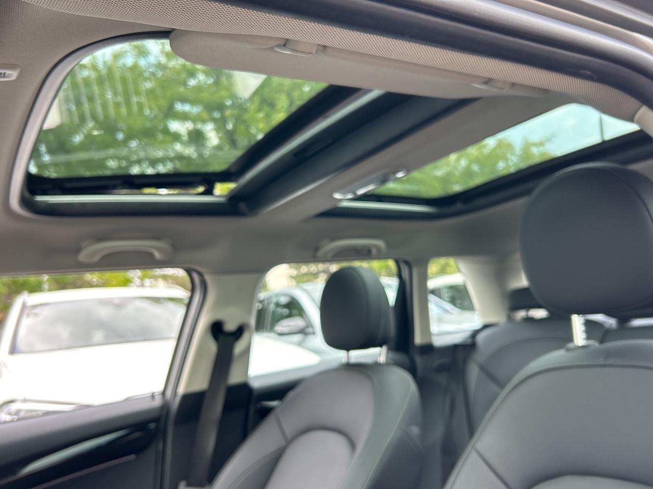 2024 MINI 5 Door PREMIER LINE 2.0, NAVI, CARPLAY, PANO ROOF, Photo