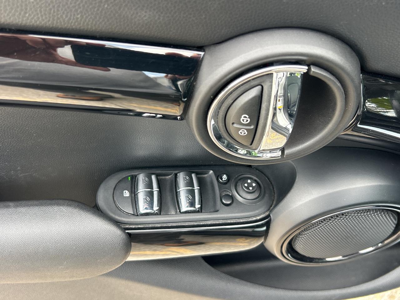 2024 MINI 5 Door PREMIER LINE 2.0, NAVI, CARPLAY, PANO ROOF, Photo