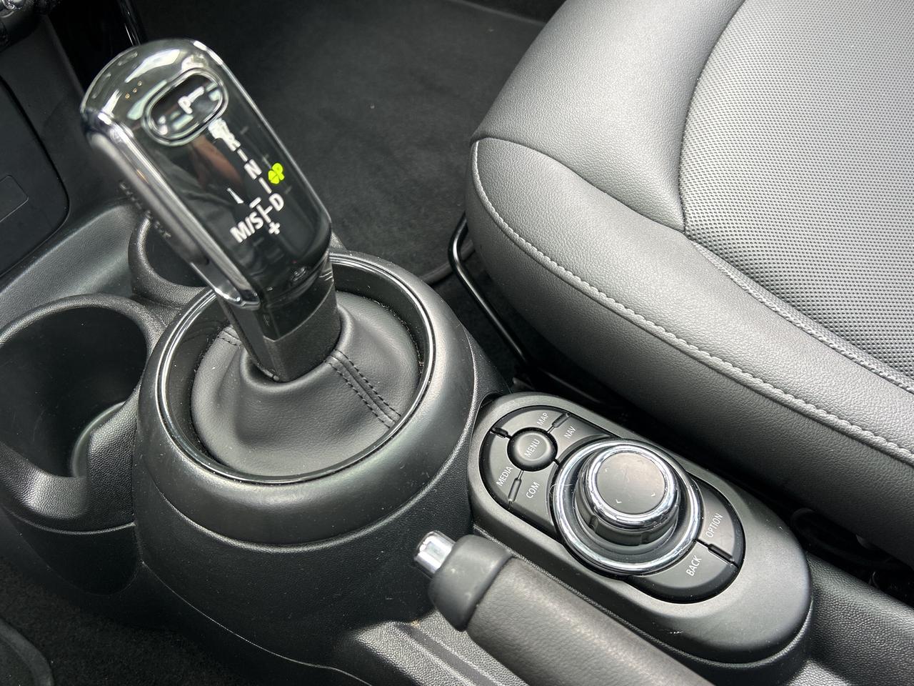 2024 MINI 5 Door PREMIER LINE 2.0, NAVI, CARPLAY, PANO ROOF, Photo