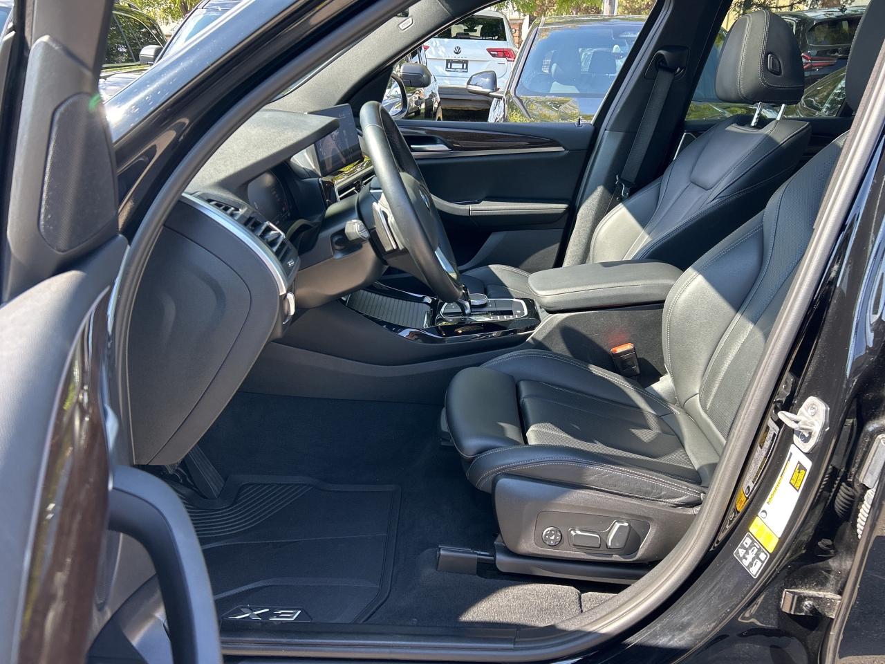 2024 BMW X3 AMBIENT LIGHT,PANOROOF, CARPLAY,NAVI,NEW TIRES Photo