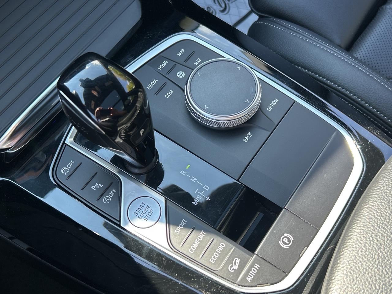 2024 BMW X3 AMBIENT LIGHT,PANOROOF, CARPLAY,NAVI,NEW TIRES Photo