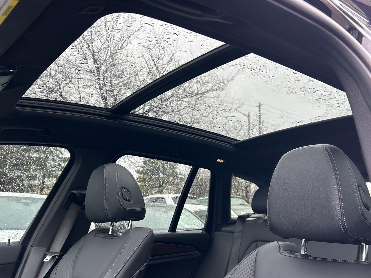 2024 BMW X3 AMBIENT LIGHT,PANOROOF, CARPLAY,NAVI,NEW TIRES Photo