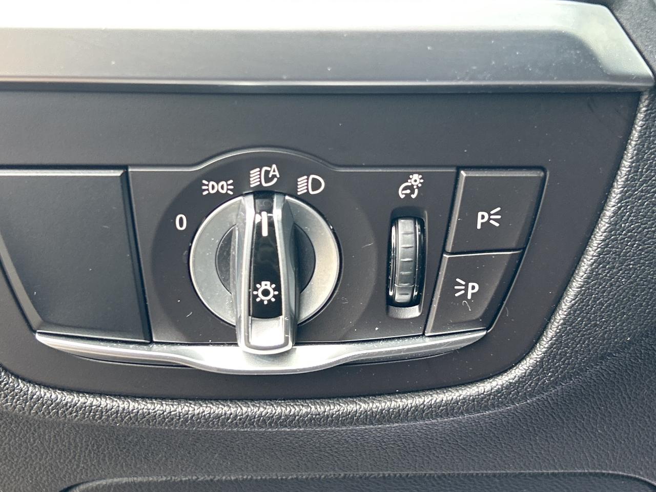 2024 BMW X3 AMBIENT LIGHT,PANOROOF, CARPLAY,NAVI,NEW TIRES Photo