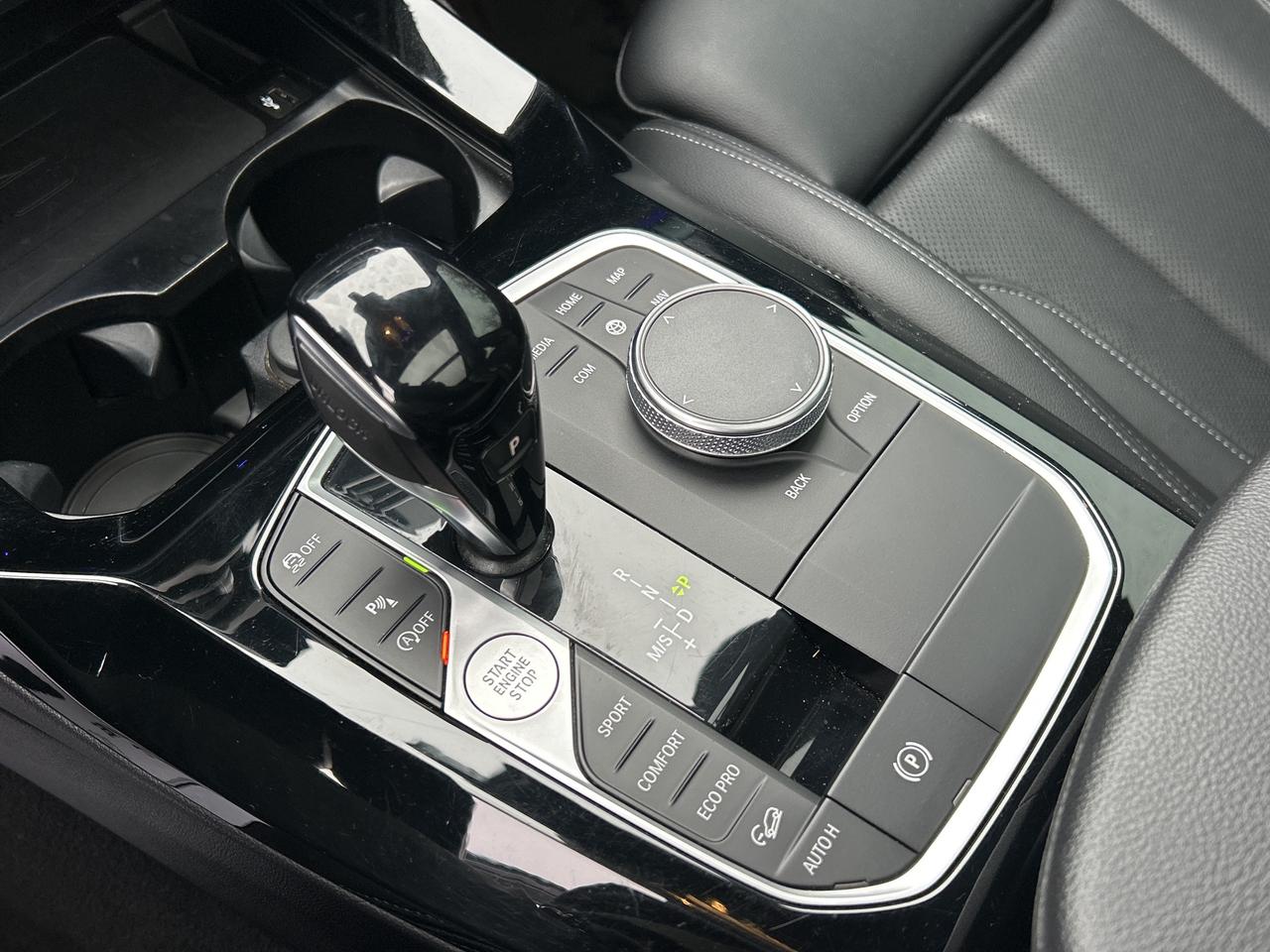 2024 BMW X3 AMBIENT LIGHT,PANOROOF, CARPLAY,NAVI,NEW TIRES Photo