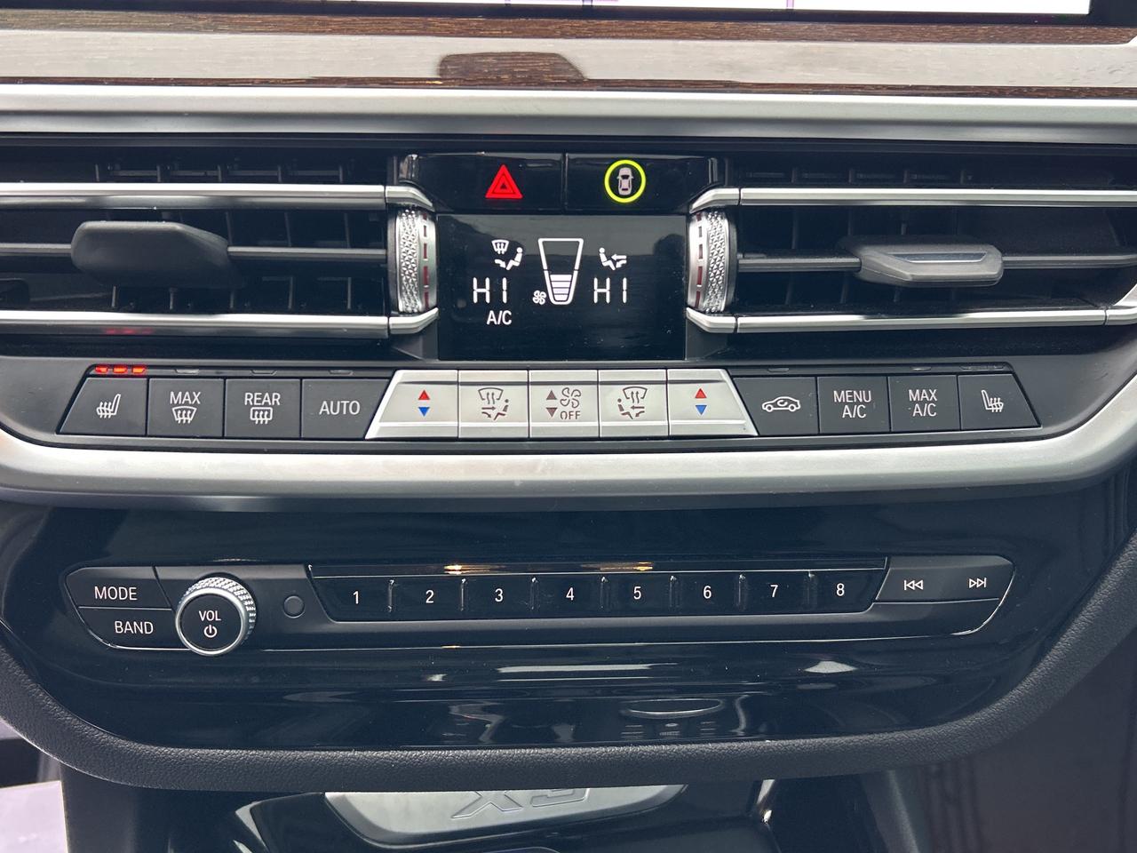 2024 BMW X3 AMBIENT LIGHT,PANOROOF, CARPLAY,NAVI,NEW TIRES Photo