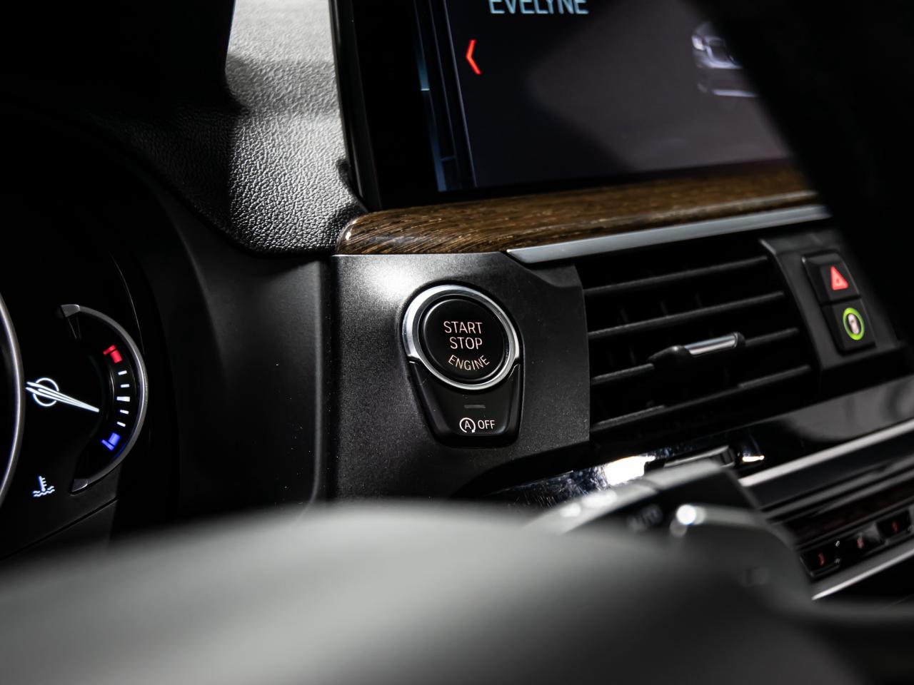 2019 BMW X3 xDrive30i PREMUM ESSENTIAL BLIND SPOTS NAVIGATION Photo