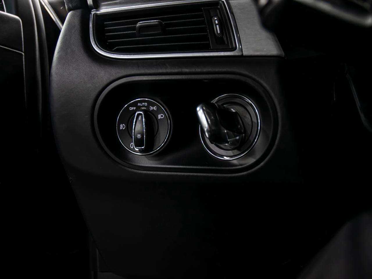 2016 Porsche Macan AWD TURBO BLIND SPOTS NAVI BOSE SOUND SYSTEM Photo