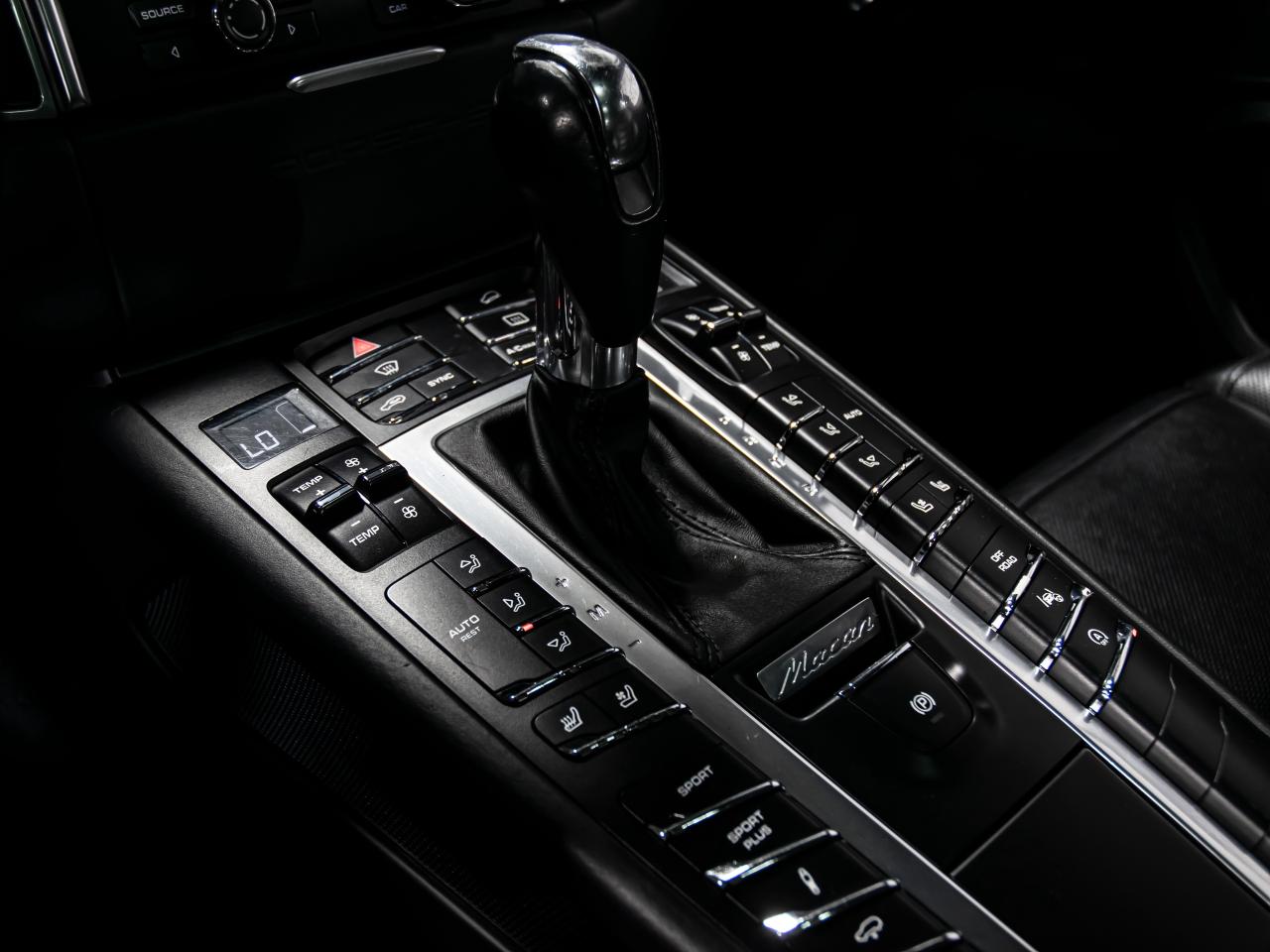 2016 Porsche Macan AWD TURBO BLIND SPOTS NAVI BOSE SOUND SYSTEM Photo