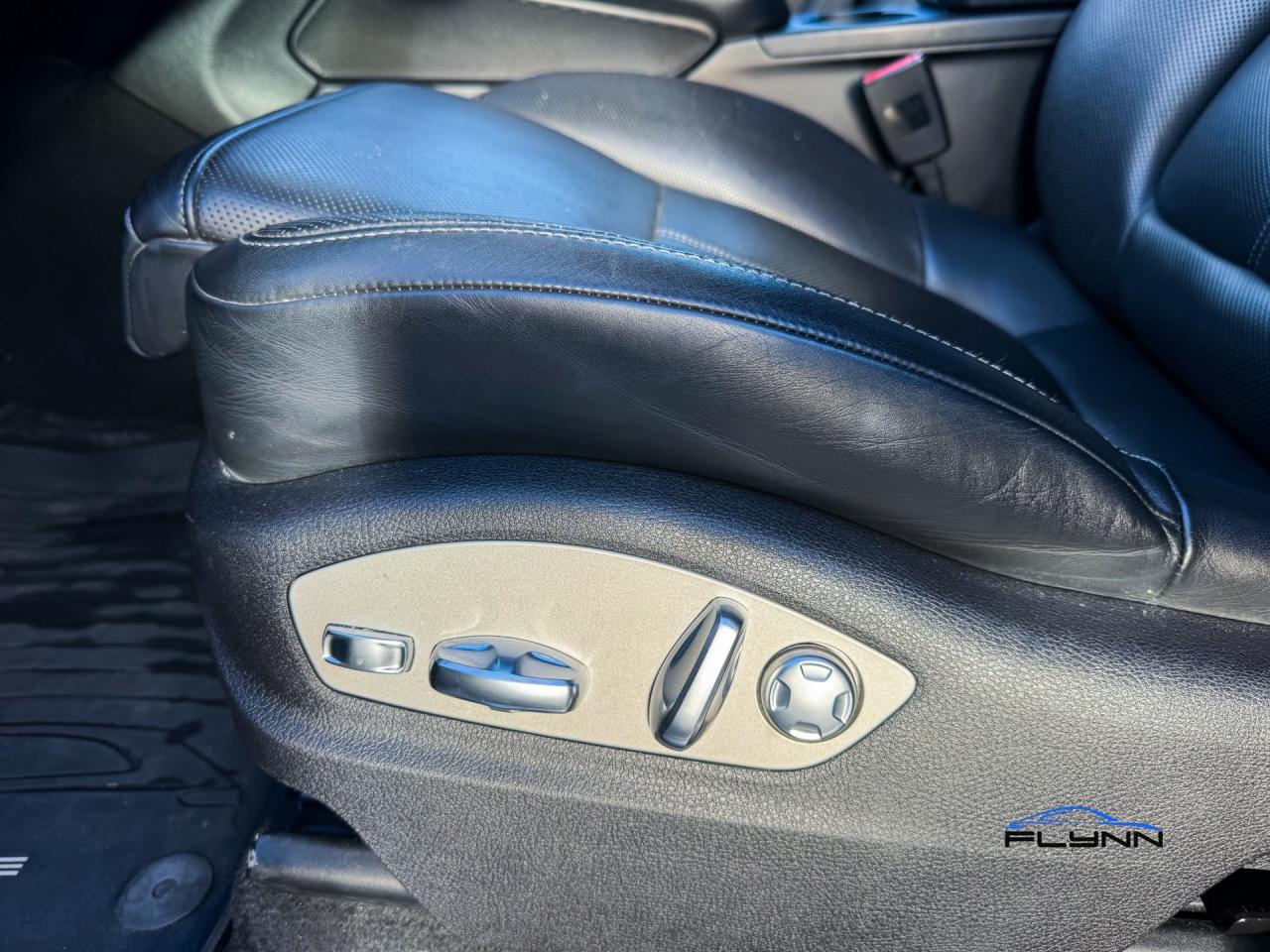 2020 Porsche Macan S CHALK, One Owner, Porsche Ext Warranty! Photo