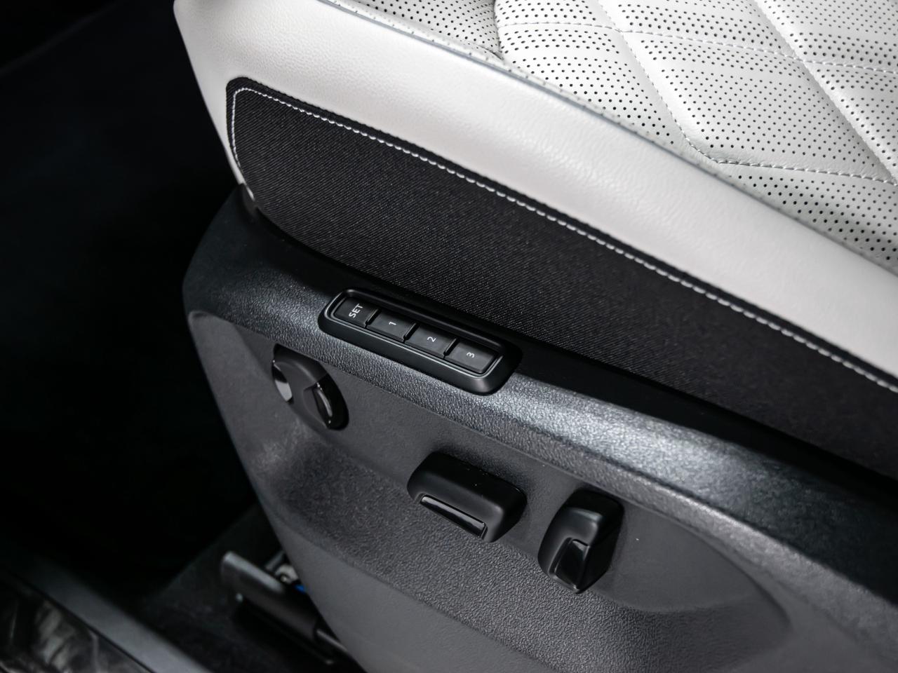 2024 Volkswagen Atlas Cross Sport EXECLINE 2.0 TSI 4MOTION R LINE HEADS UP NAVI Photo