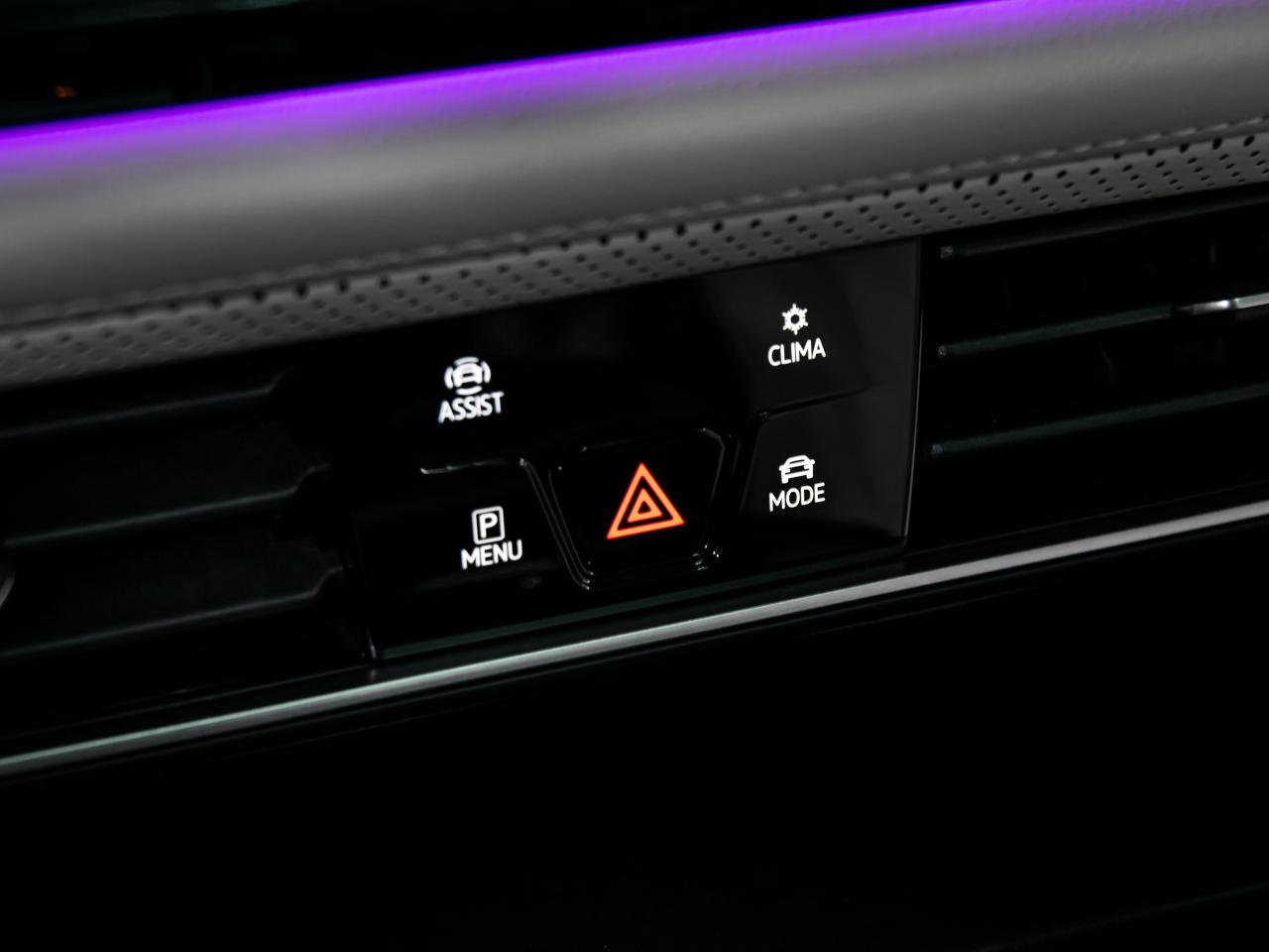 2024 Volkswagen Atlas Cross Sport EXECLINE 2.0 TSI 4MOTION R LINE HEADS UP NAVI Photo