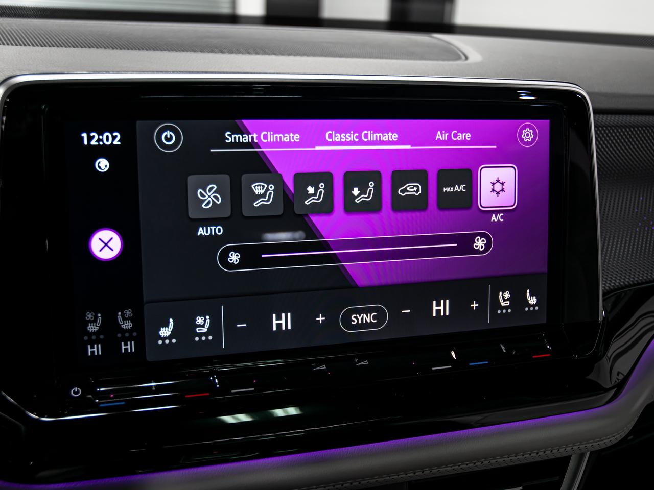 2024 Volkswagen Atlas Cross Sport EXECLINE 2.0 TSI 4MOTION R LINE HEADS UP NAVI Photo