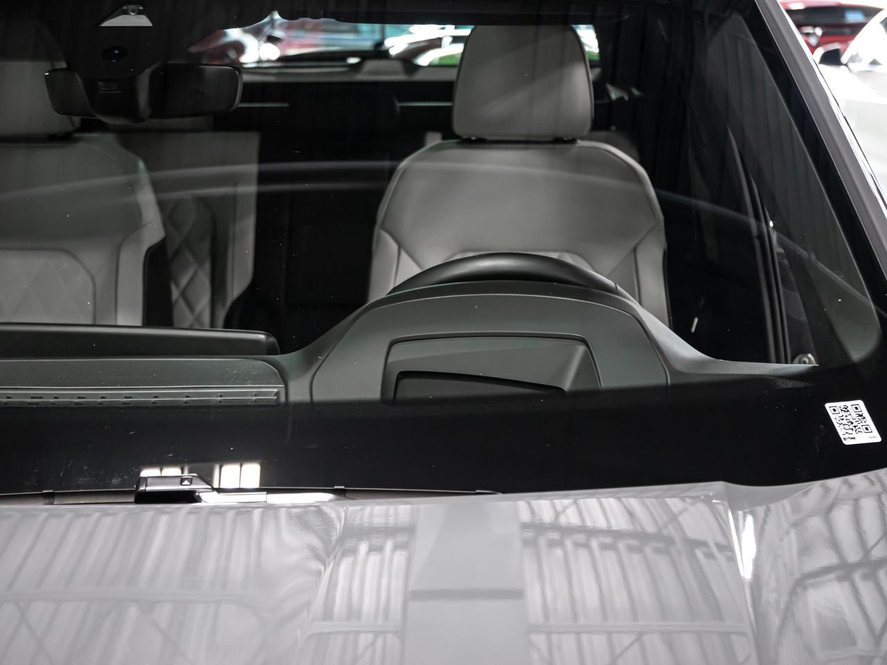 2024 Volkswagen Atlas Cross Sport EXECLINE 2.0 TSI 4MOTION R LINE HEADS UP NAVI Photo