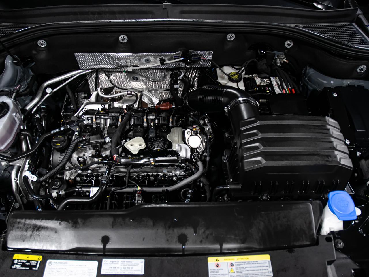 2024 Volkswagen Atlas Cross Sport EXECLINE 2.0 TSI 4MOTION R LINE HEADS UP NAVI Photo