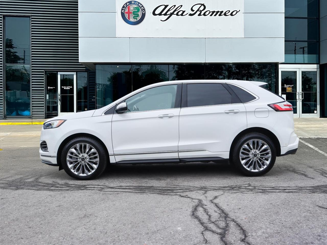 2022 Ford Edge Titanium AWD Photo