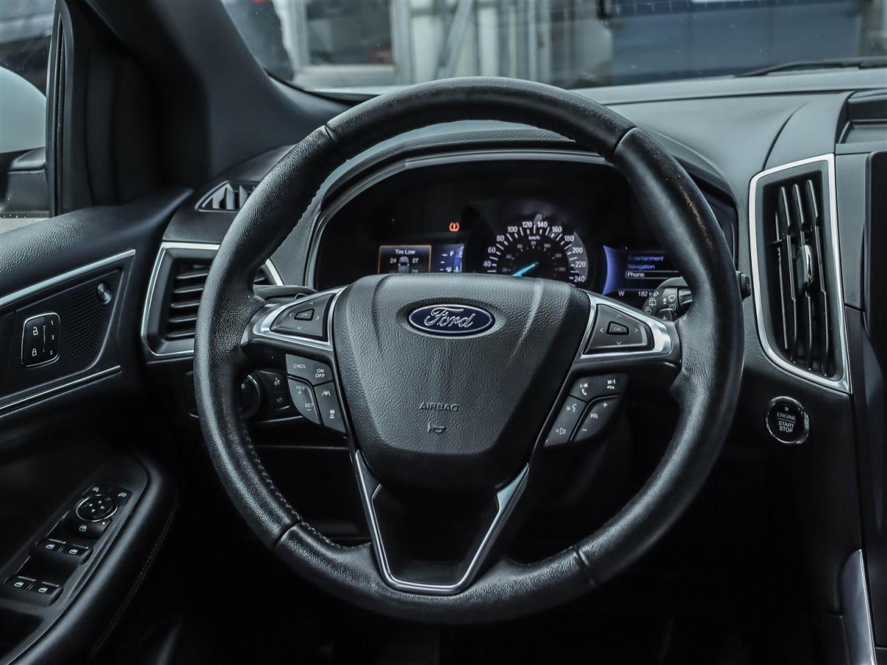 2022 Ford Edge Titanium AWD Photo