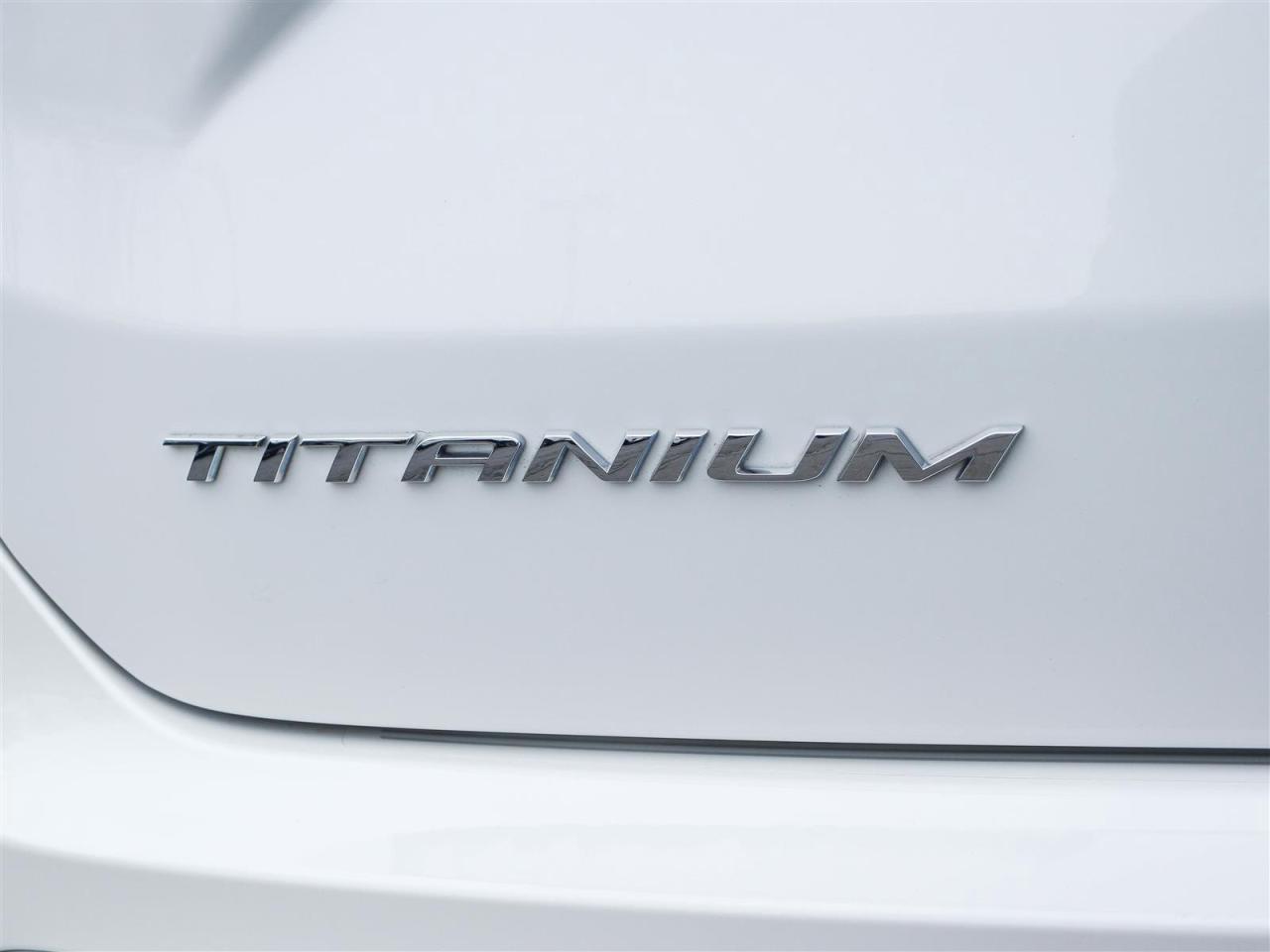 2022 Ford Edge Titanium AWD Photo