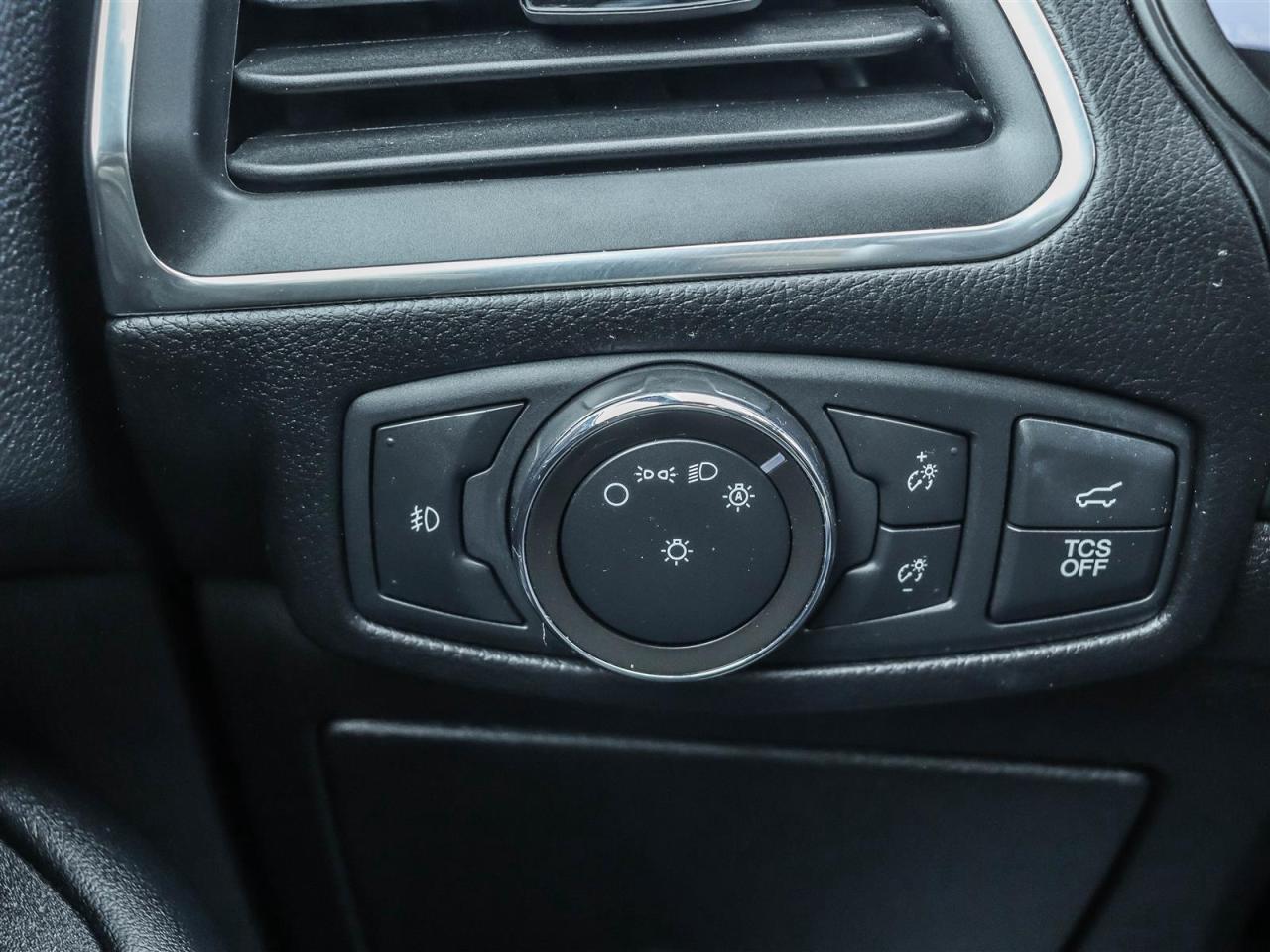 2022 Ford Edge Titanium AWD Photo