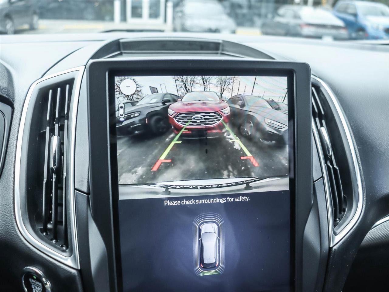 2022 Ford Edge Titanium AWD Photo