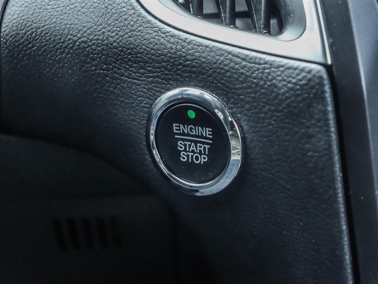 2022 Ford Edge Titanium AWD Photo