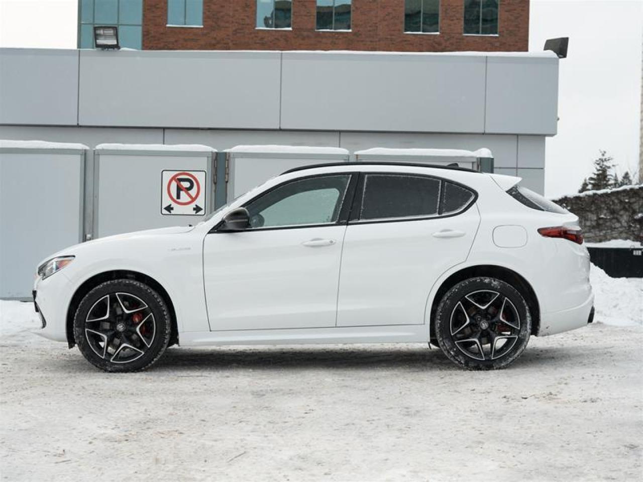 2023 Alfa Romeo Stelvio TI AWD Photo2