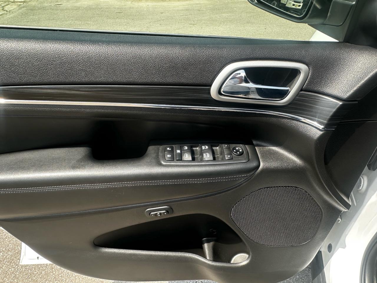 2019 Jeep Grand Cherokee Limited ~ 4WD ~ LEATHER ~ NAVIGATION ~ CERTIFIED Photo