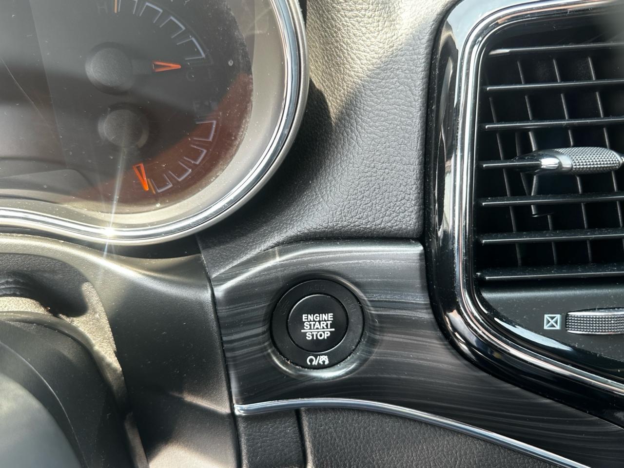 2019 Jeep Grand Cherokee Limited ~ 4WD ~ LEATHER ~ NAVIGATION ~ CERTIFIED Photo