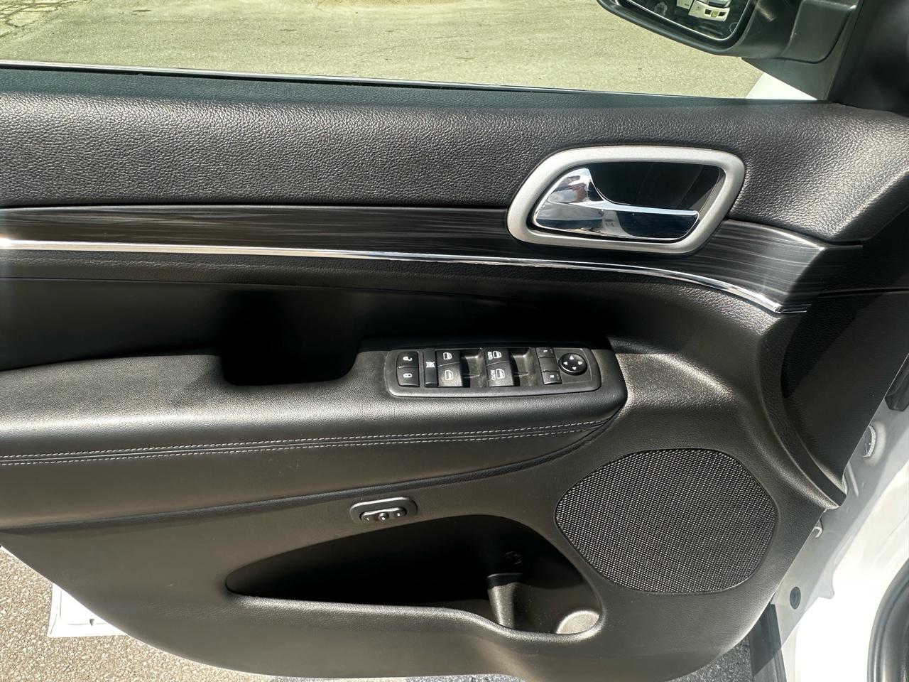 2019 Jeep Grand Cherokee Limited ~ 4WD ~ LEATHER ~ NAVIGATION ~ CERTIFIED Photo