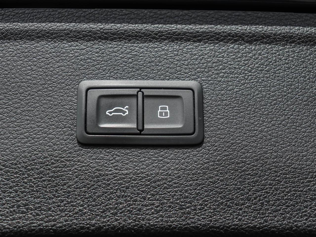 2022 Audi SQ5 3.0T Technik quattro 8sp Tiptronic Photo