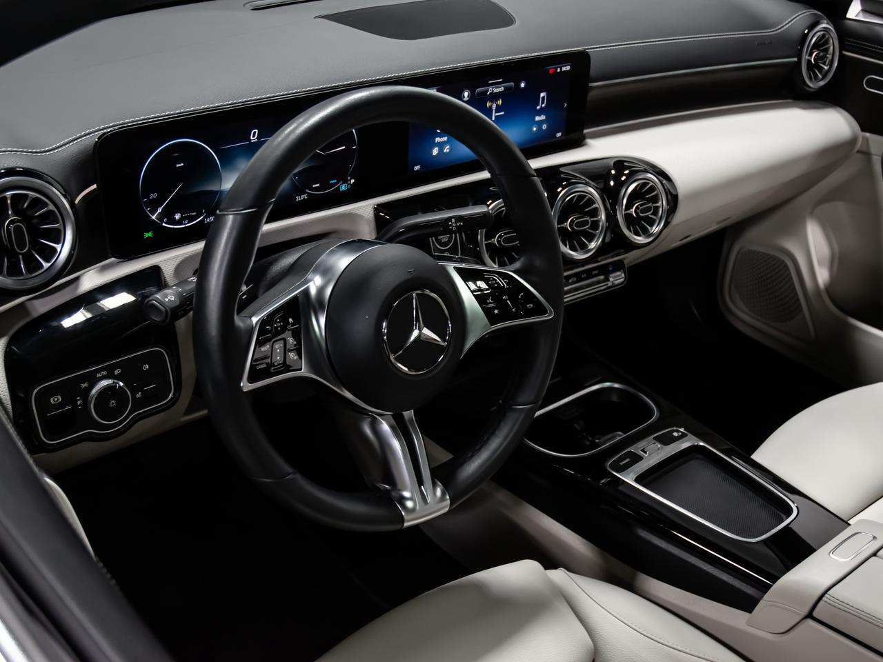 2024 Mercedes-Benz CLA 250 4MATIC LOW KM REAR VIEW CAM PADDLE SHIFTERS Photo