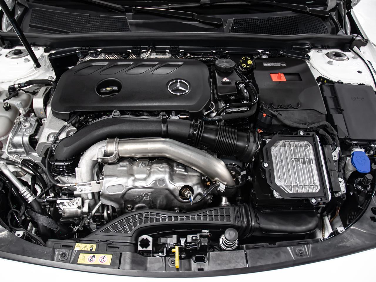 2024 Mercedes-Benz CLA 250 4MATIC LOW KM REAR VIEW CAM PADDLE SHIFTERS Photo