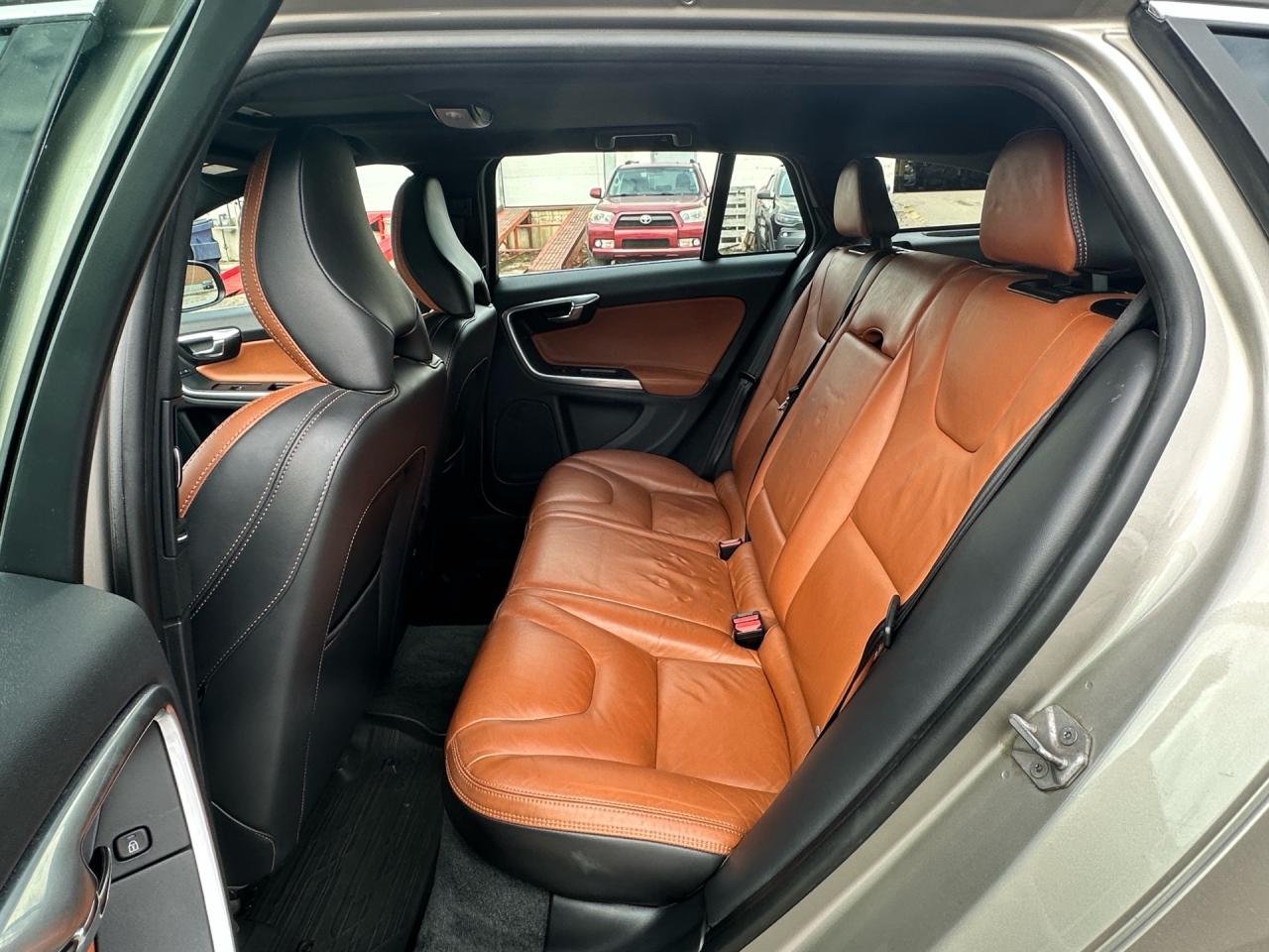 2015 Volvo V60 Platinum ~ T5 ~ AWD ~ NO ACCIDENTS Photo