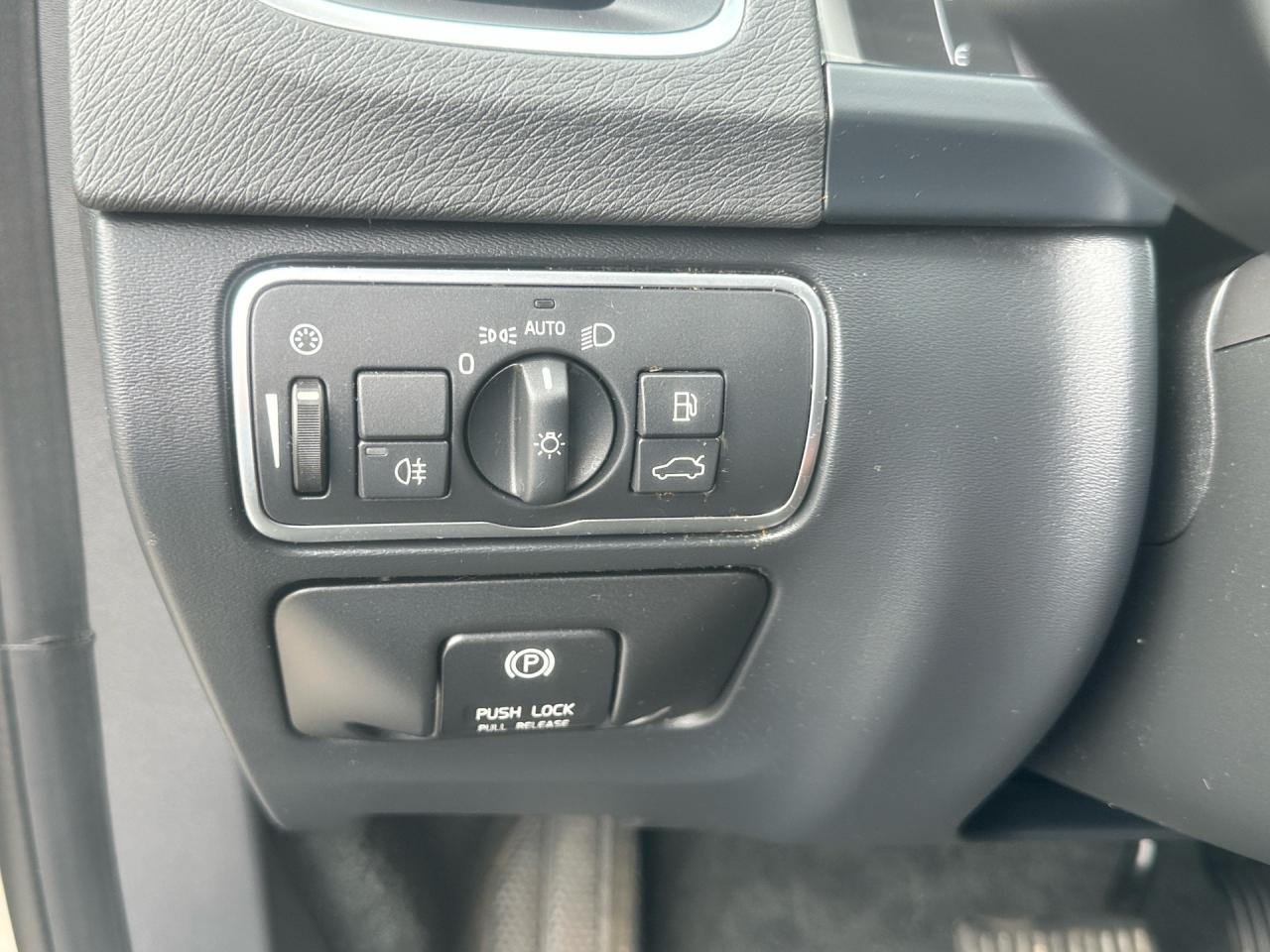 2015 Volvo V60 Platinum ~ T5 ~ AWD ~ NO ACCIDENTS Photo