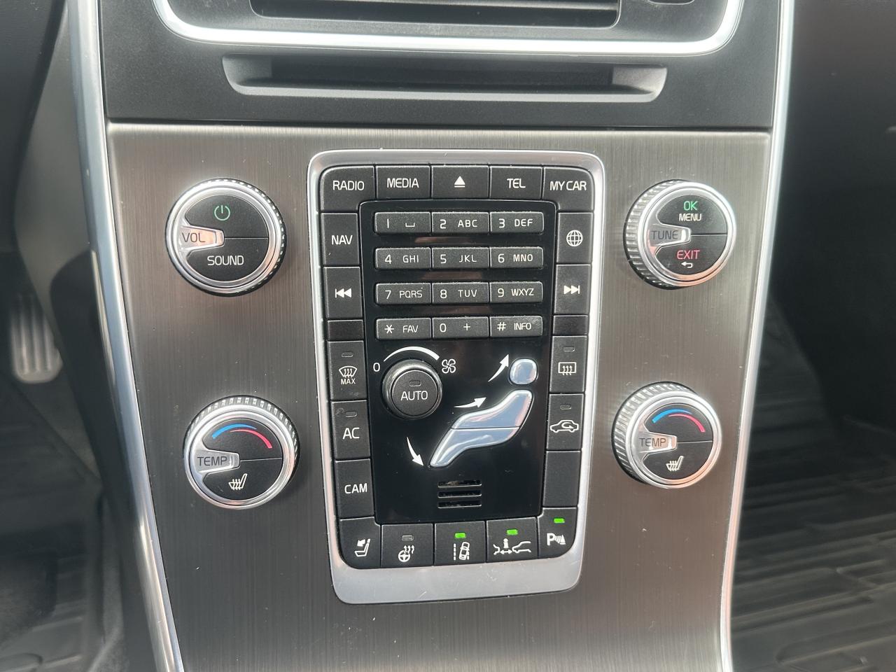 2015 Volvo V60 Platinum ~ T5 ~ AWD ~ NO ACCIDENTS Photo